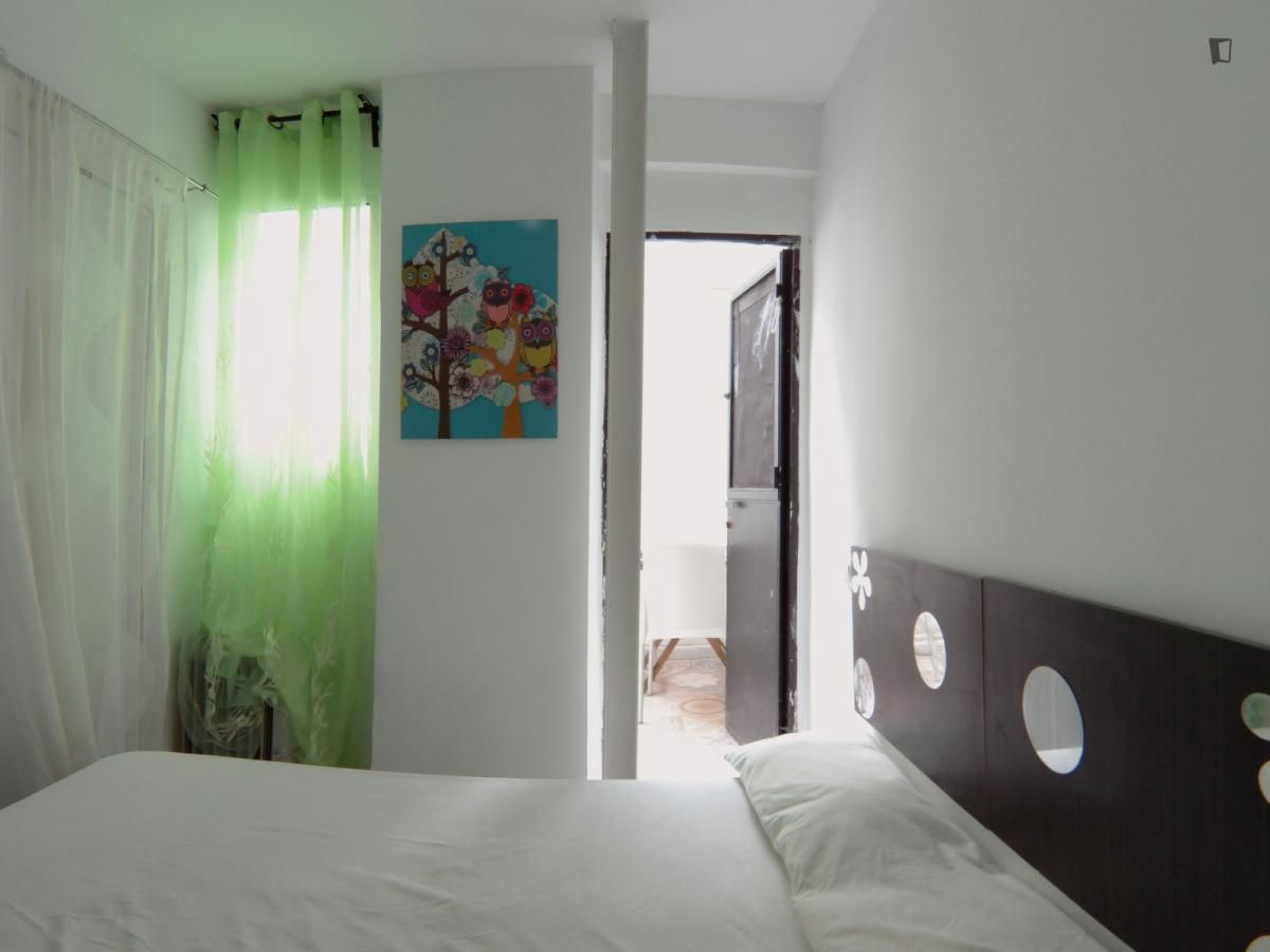 Study to rent in Puerta del Ángel