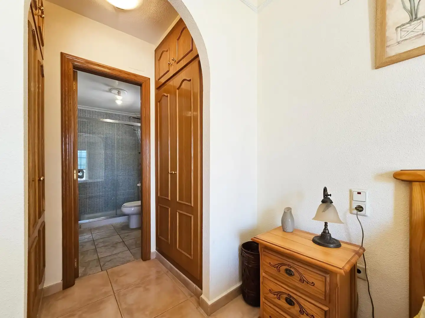 Badezimmer von Einfamilien-Reihenhaus zum Verkauf in Santa Pola mit Heizung, Privatgarten und Terrasse