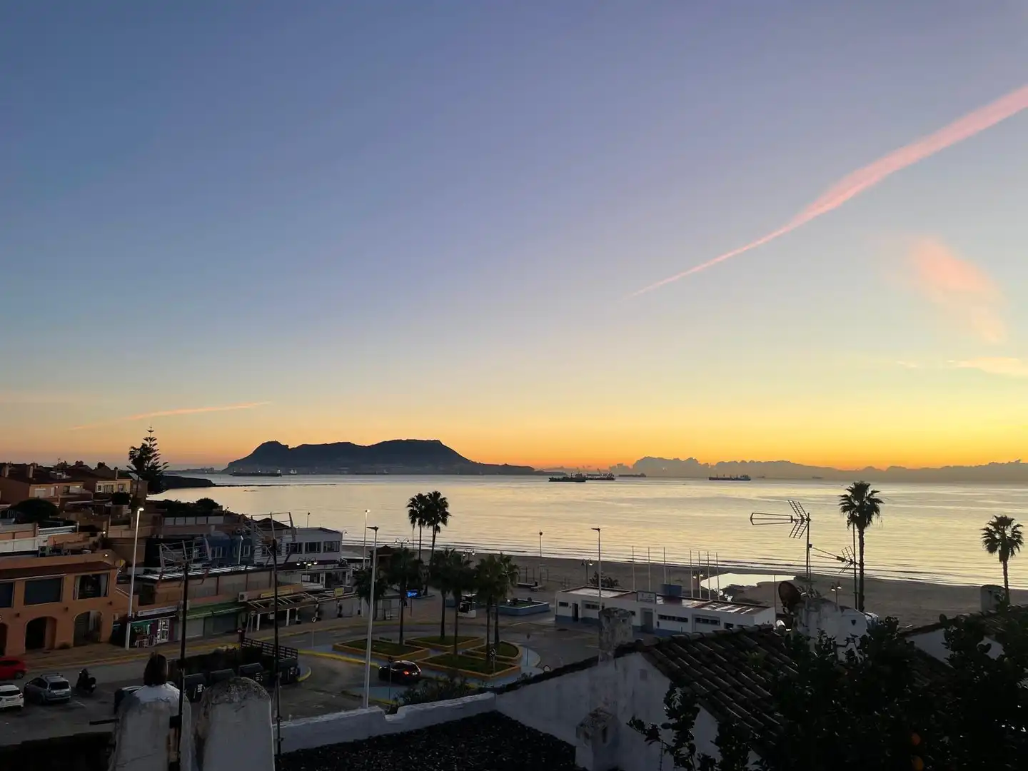 Vista exterior de Casa adosada de alquiler en Algeciras con Amueblado