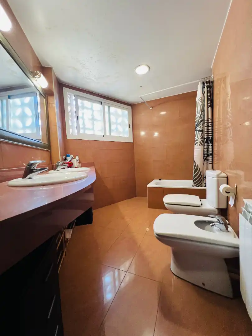 Baño de Piso en venta en Salou con Aire acondicionado, Calefacción y Jardín privado