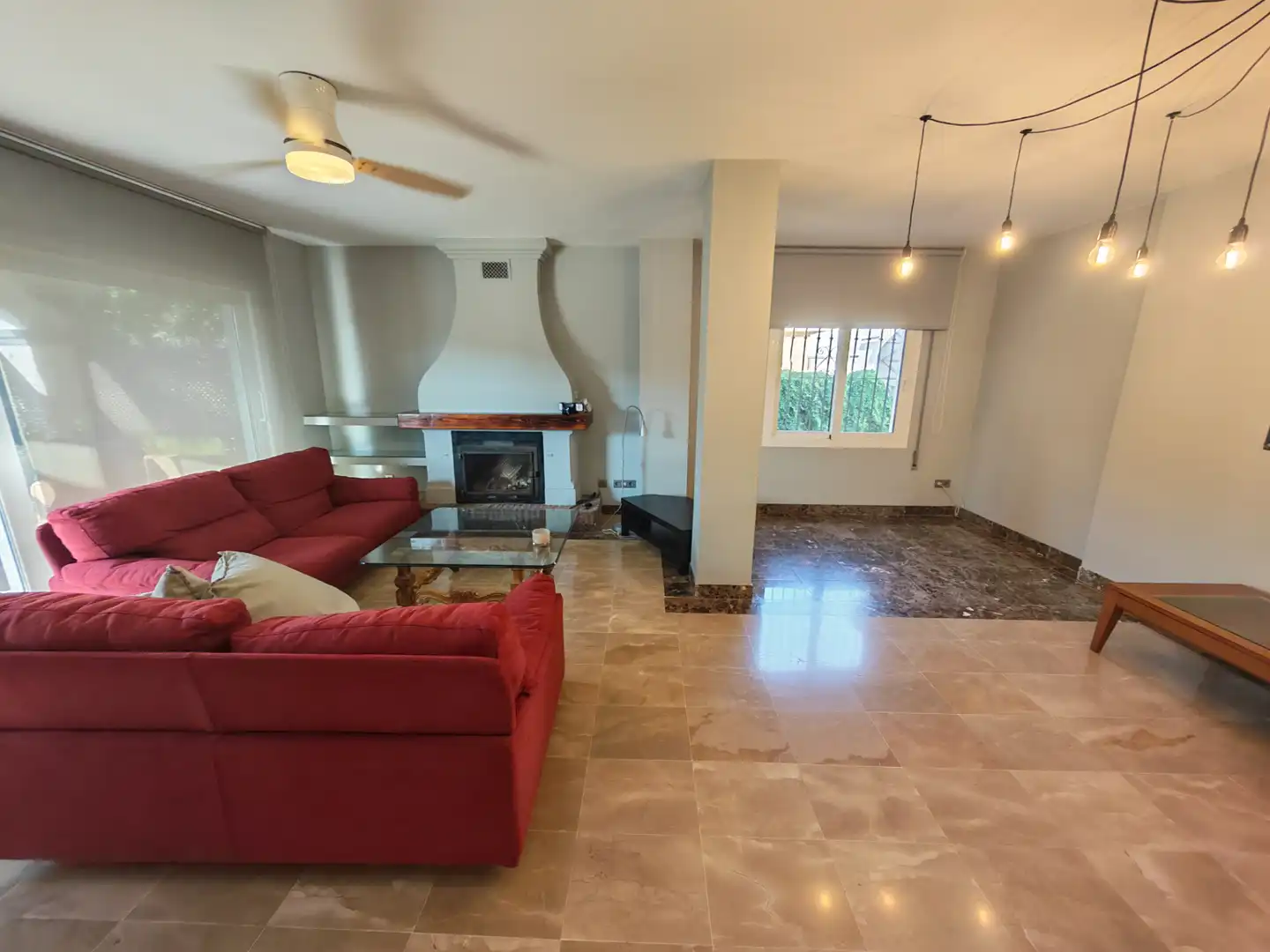 Sala de estar de Casa o chalet en venta en Alhaurín de la Torre con Aire acondicionado, Calefacción y Jardín privado
