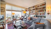 Living room of Flat for sale in  Madrid Capital