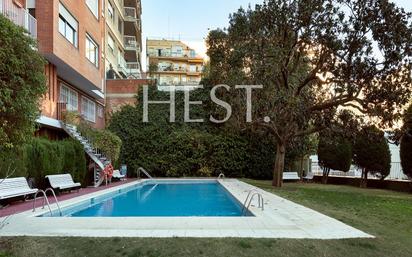 Exterior view of Flat for sale in  Barcelona Capital  with Air Conditioner and Swimming Pool