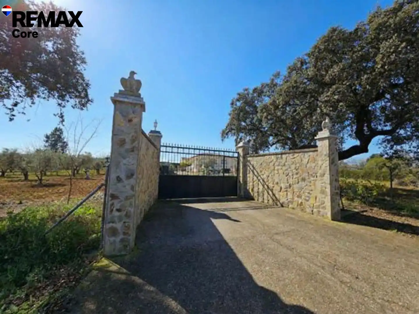 Vista exterior de Casa o xalet en venda en Badajoz amb Jardí privat, Terrassa i Traster