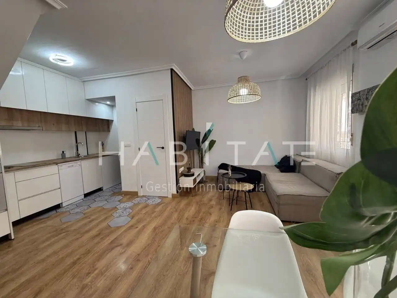 Sala d'estar de Dúplex en venda en Orihuela amb Aire condicionat, Calefacció i Jardí privat