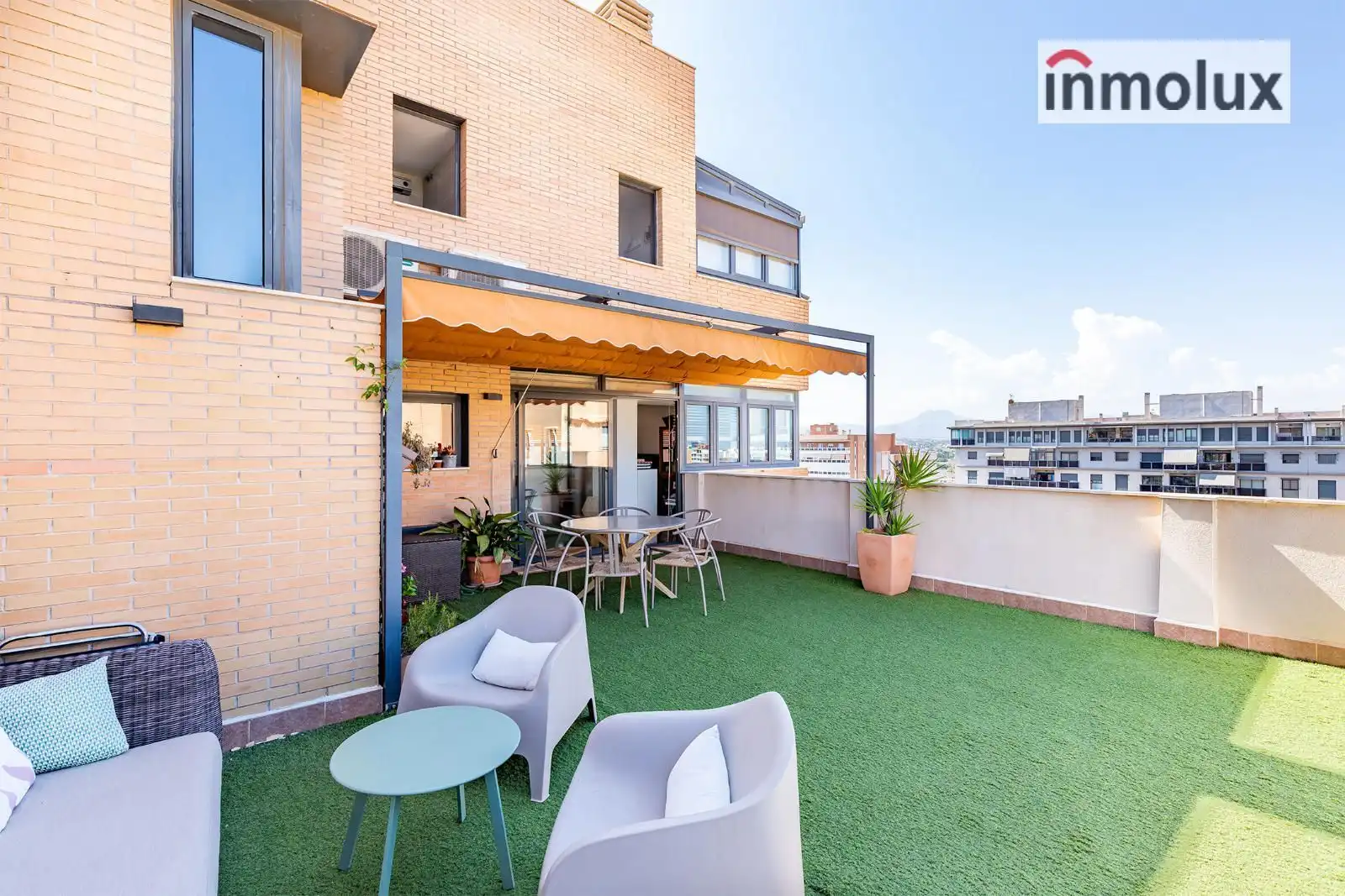 Terrasse von Maisonette zur Miete in Alicante / Alacant mit Klimaanlage, Terrasse und Schwimmbad