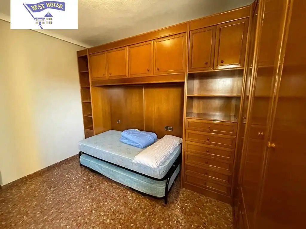 Wohnung zur Miete in Ensanche - Franciscanos