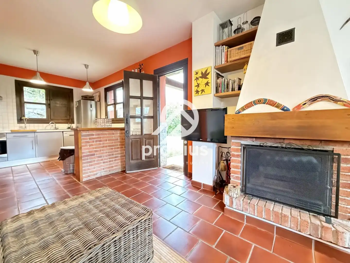 Sala d'estar de Casa adosada en venda en Cangas de Onís amb Calefacció, Jardí privat i Terrassa