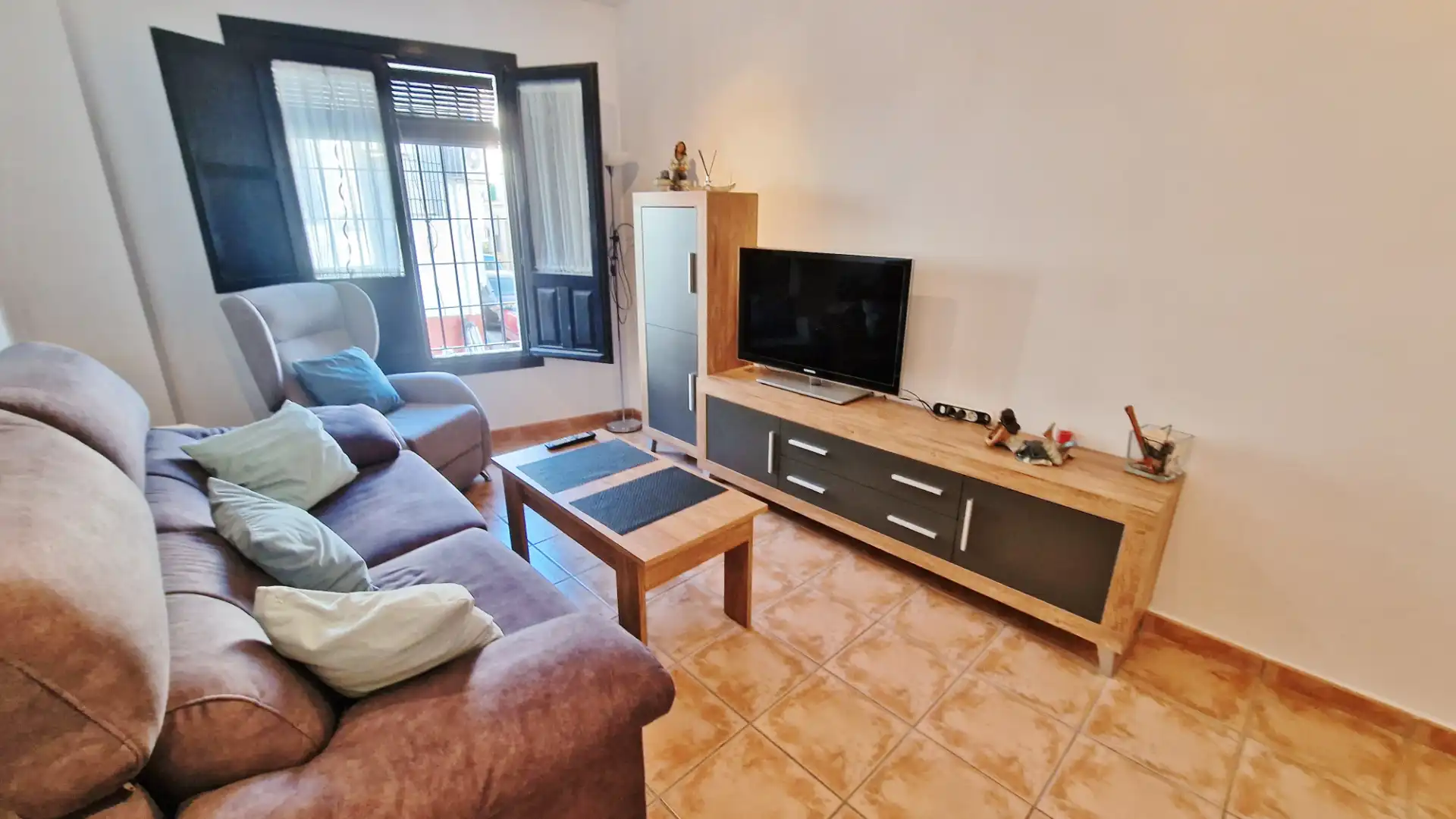 Sala d'estar de Apartament en venda en Vélez de Benaudalla amb Moblat, Forn i Rentadora