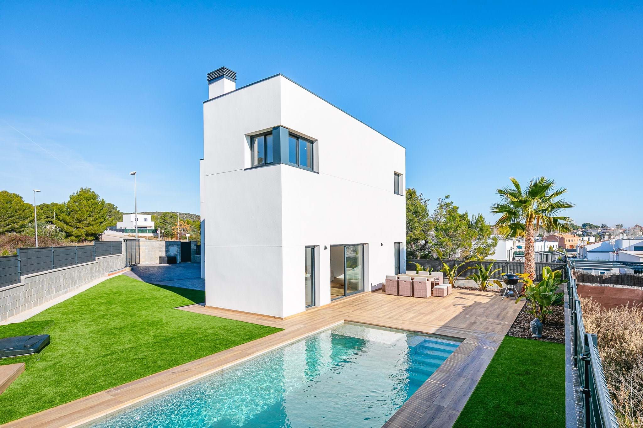 Swimming pool of Houses for sale in Cunit  with Air Conditioner, Heating and Terrace