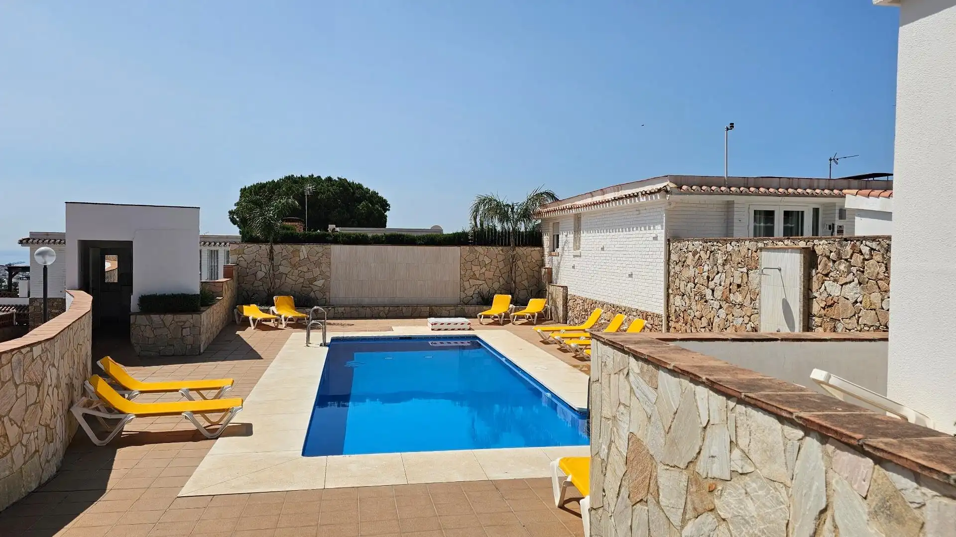 Piscina de Casa adosada en venta en Benalmádena con Aire acondicionado, Jardín privado y Terraza