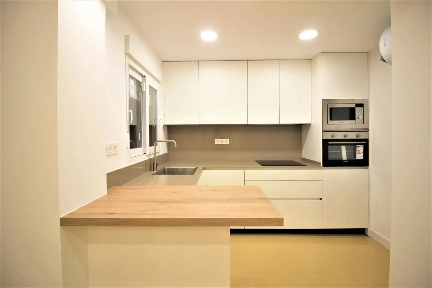 Cocina de Piso de alquiler en Almería con Aire acondicionado