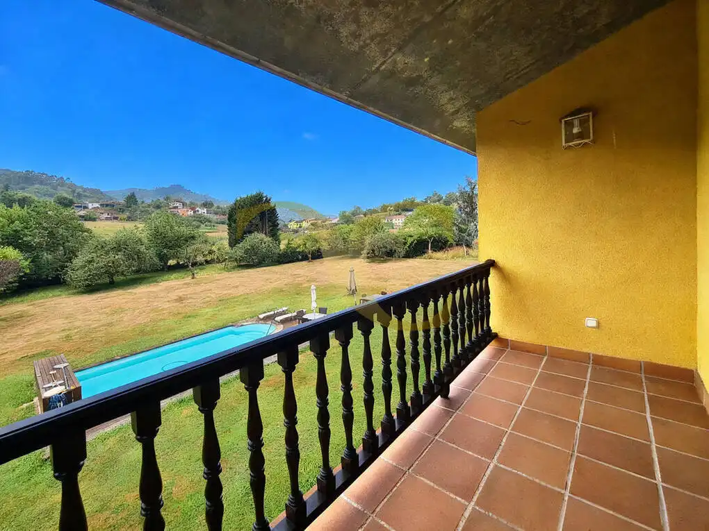 Terrassa de Casa o xalet en venda en Oviedo  amb Calefacció, Jardí privat i Terrassa