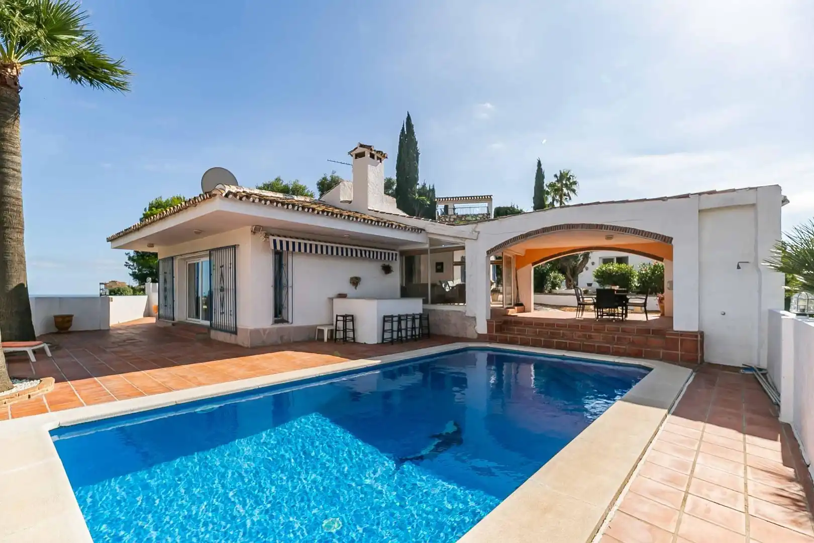 Vista exterior de Casa o xalet en venda en Mijas amb Aire condicionat, Jardí privat i Terrassa