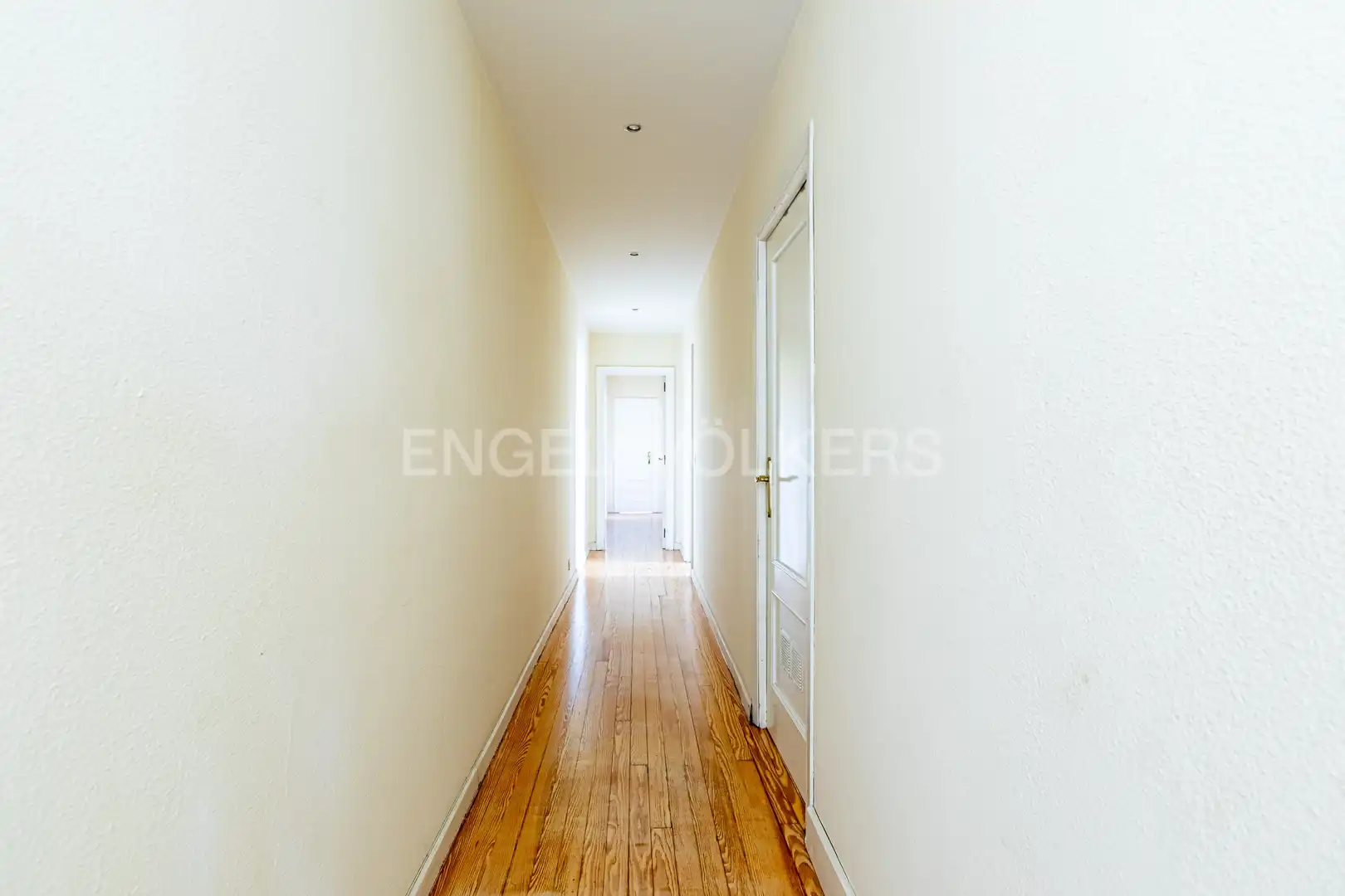 Flat for sale in Sevilla  with Air Conditioner and Heating
