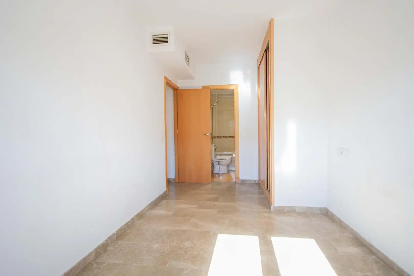 Flat for sale in Camas  with Air Conditioner, Heating and Terrace
