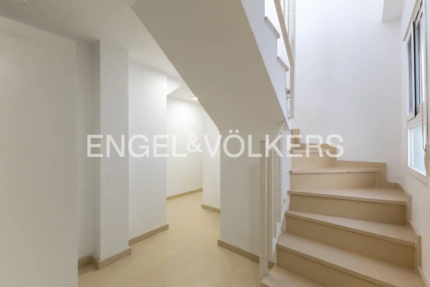 Ático de alquiler en Rafelbuñol / Rafelbunyol con Aire acondicionado, Calefacción y Jardín privado
