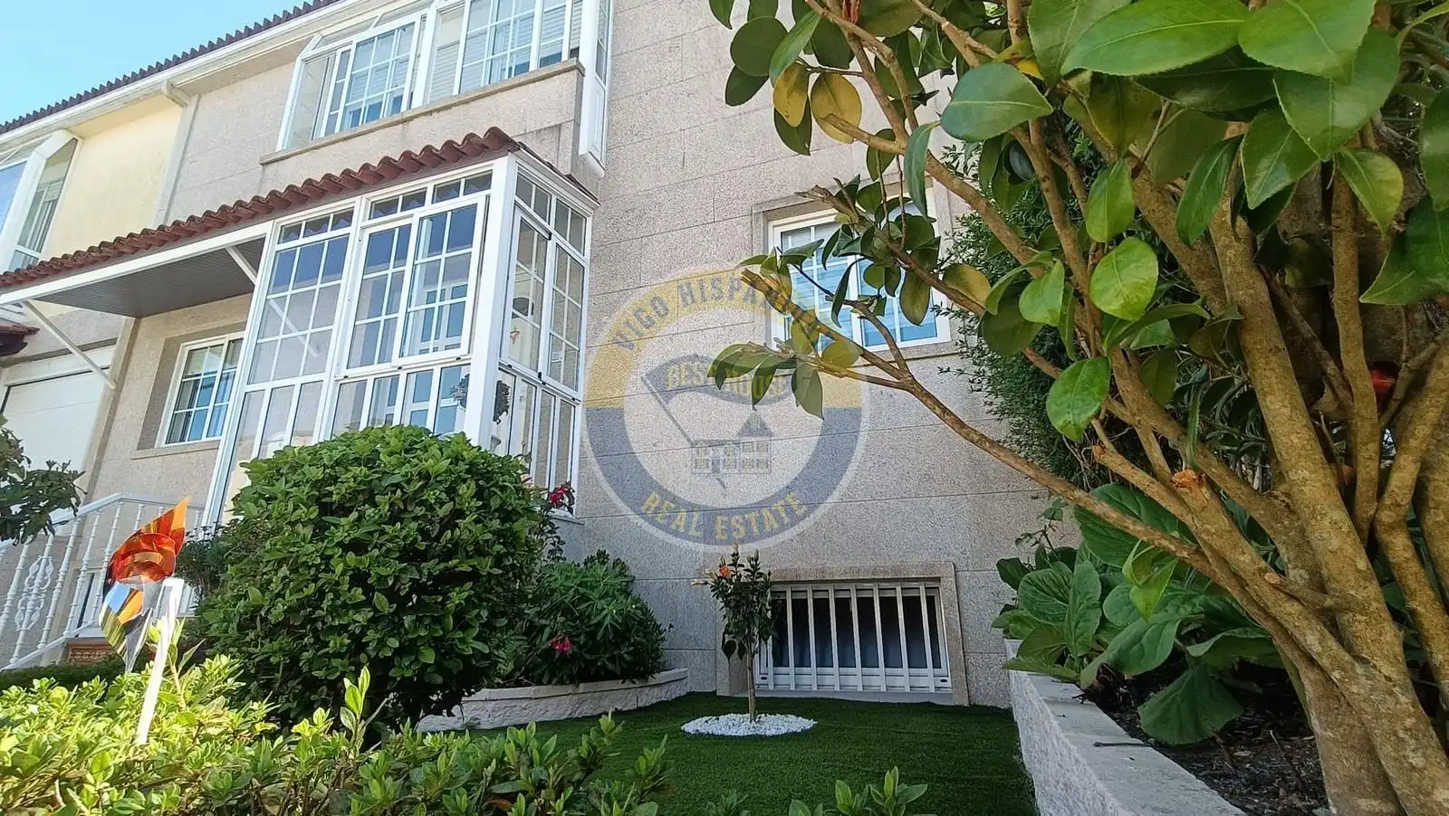 Vista exterior de Casa adosada en venta en Vigo  con Calefacción, Terraza y Trastero