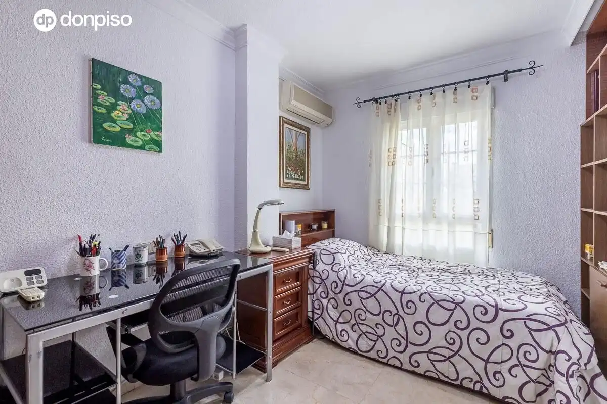 Bedroom of Flat for sale in Granada