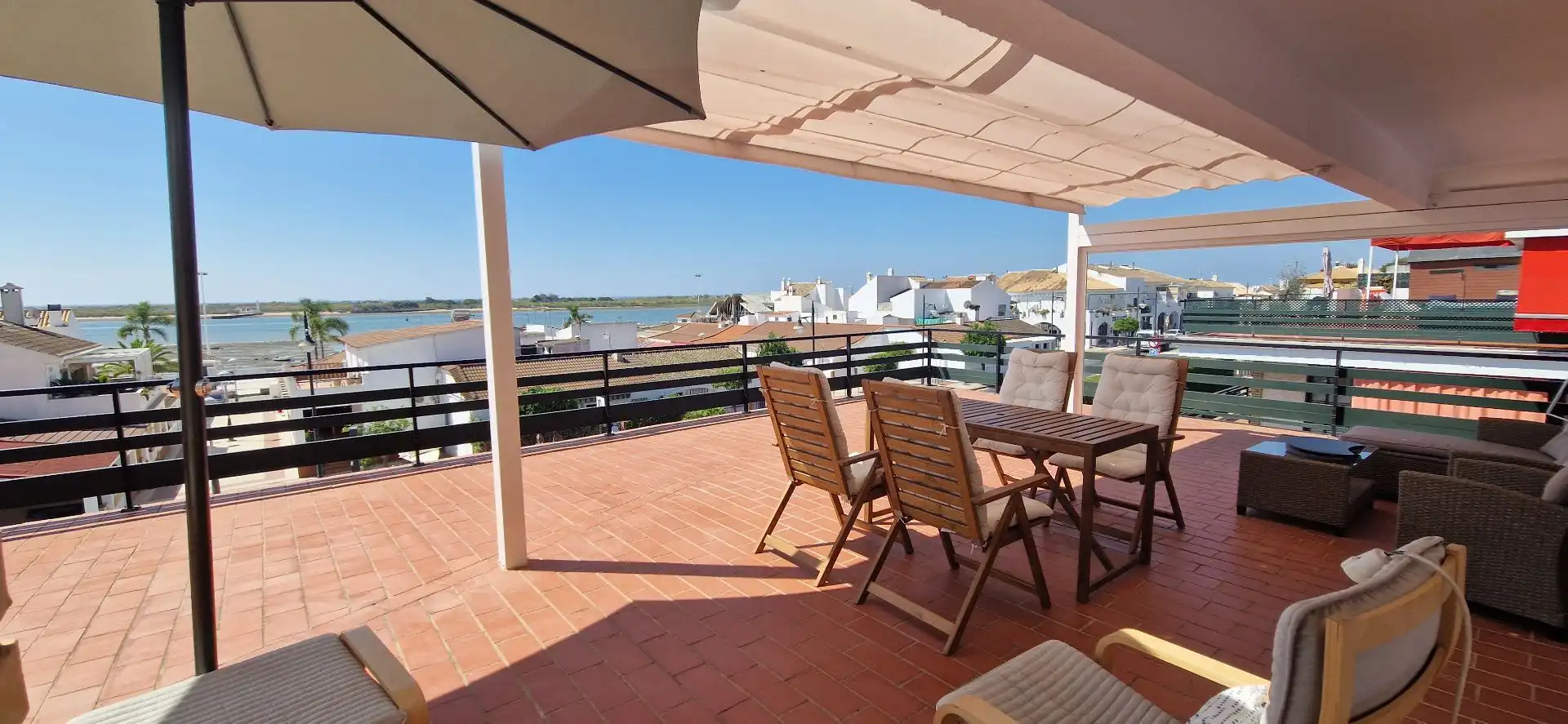 Terrasse von Wohnung zur Miete in El Rompido mit Klimaanlage, Terrasse und Gemeinschaftspool