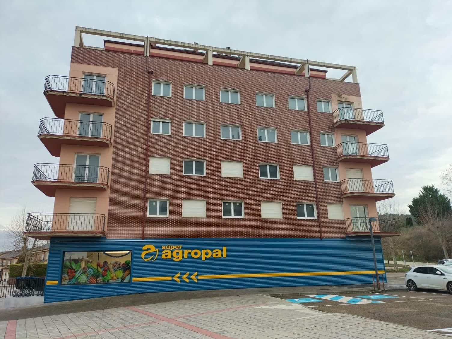 Vista exterior de Edifici en venda en Villamuriel de Cerrato