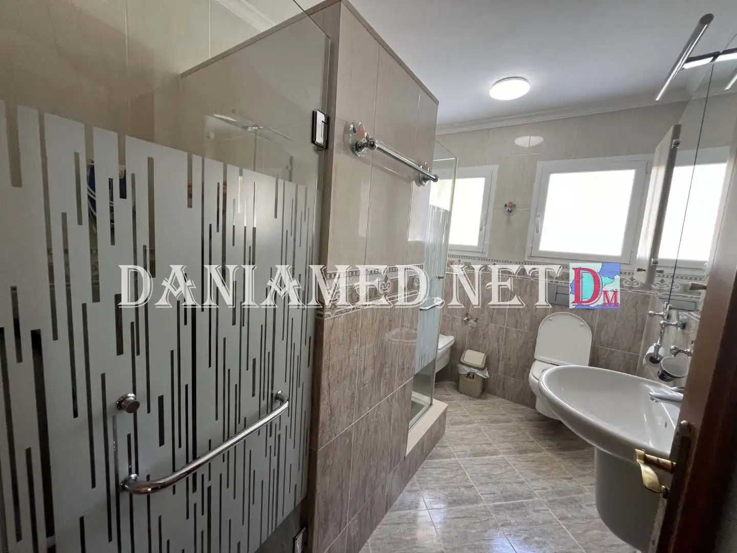 Badezimmer von Haus oder Chalet zum Verkauf in Dénia mit Klimaanlage, Heizung und Privatgarten