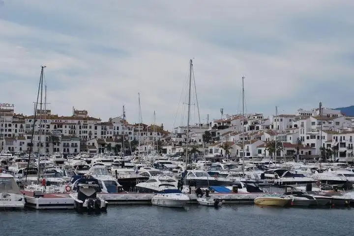 Außenansicht von Dachboden zum Verkauf in Marbella mit Klimaanlage, Terrasse und Möbliert