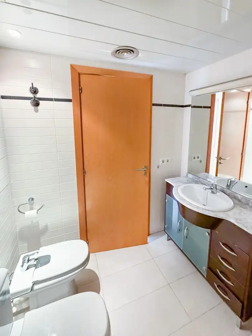 Baño de Dúplex en venta en L'Escala con Aire acondicionado, Calefacción y Terraza