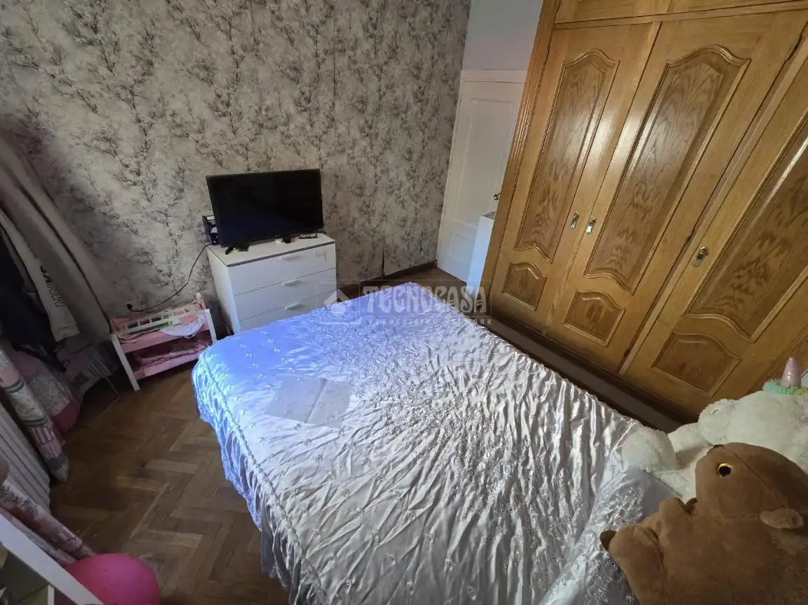 Bedroom of Flat for sale in Madrid  with Air Conditioner, Heating and Parquet flooring