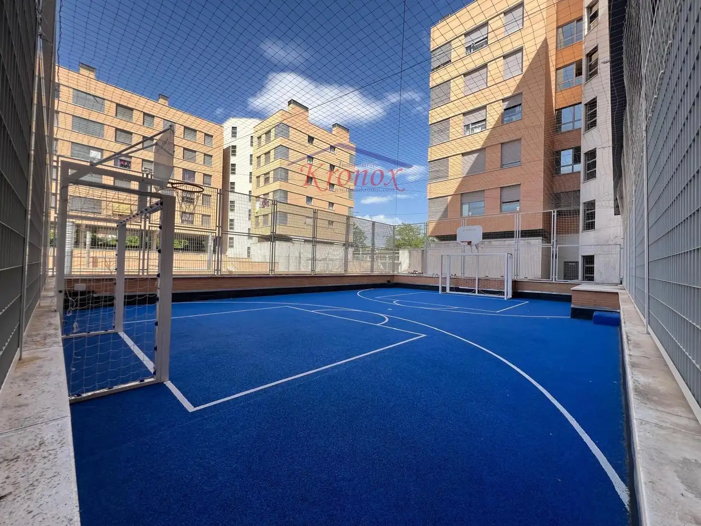 Parking de Piso en venta en Madrid con Calefacción, Terraza y Horno