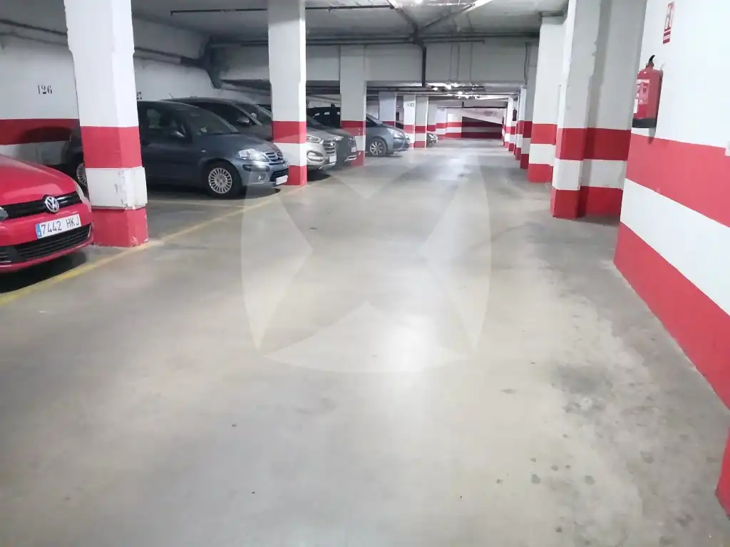 Aparcament de Pis en venda en Badajoz amb Aire condicionat, Piscina i Balcó