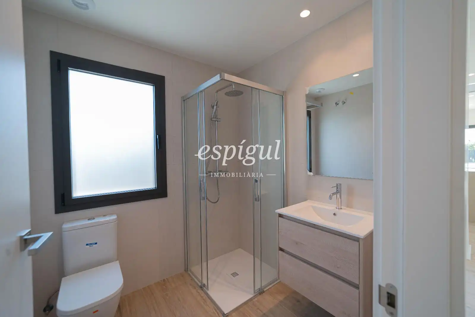 Bathroom of Houses for sale in Banyoles  with Heating, Private garden and Oven