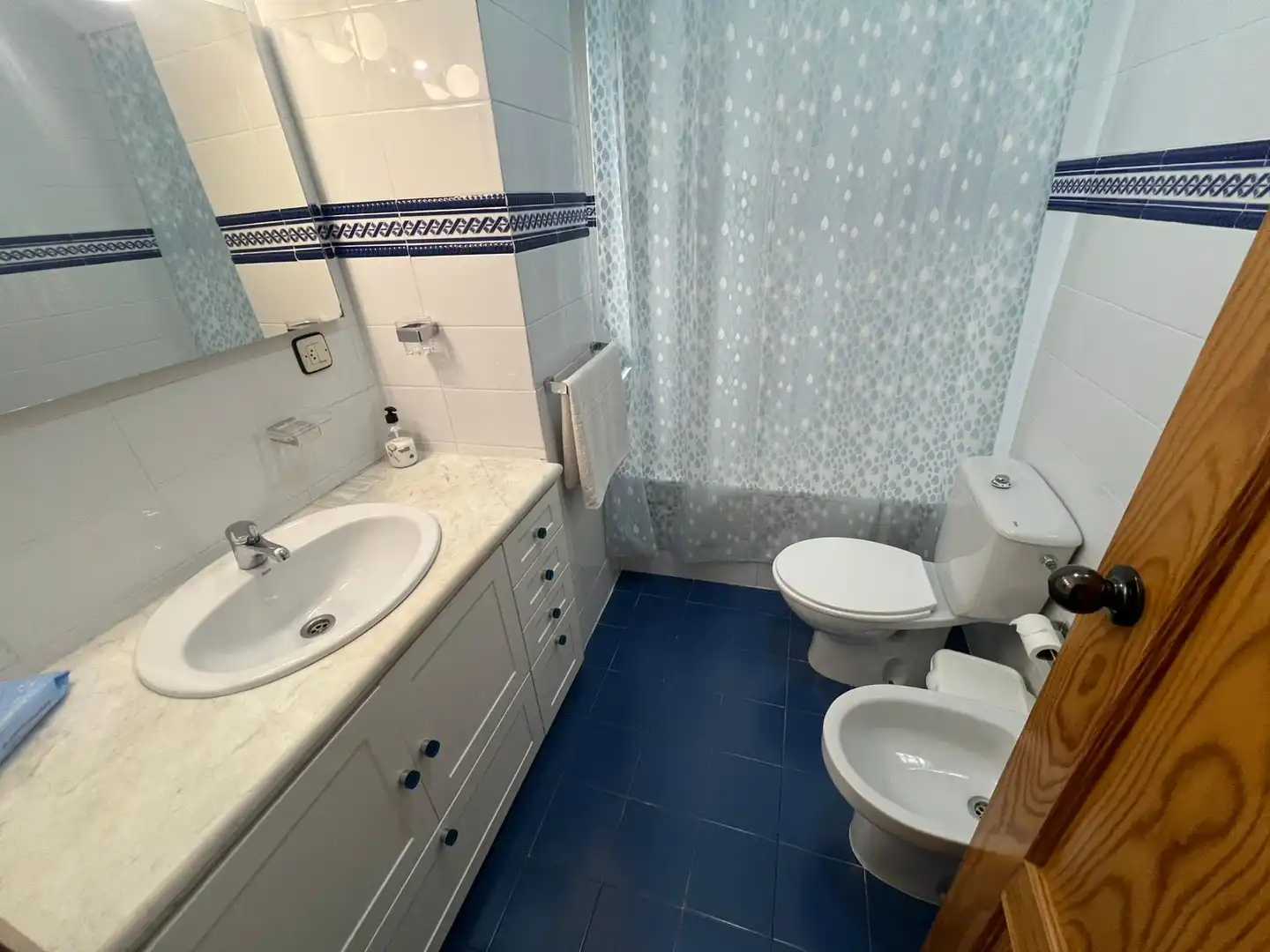Badezimmer von Wohnungen zur Miete in Jaén mit Klimaanlage, Möbliert und Waschmaschine