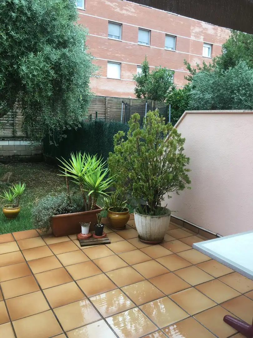 Terrassa de Casa adosada en venda en Salt amb Aire condicionat, Calefacció i Jardí privat
