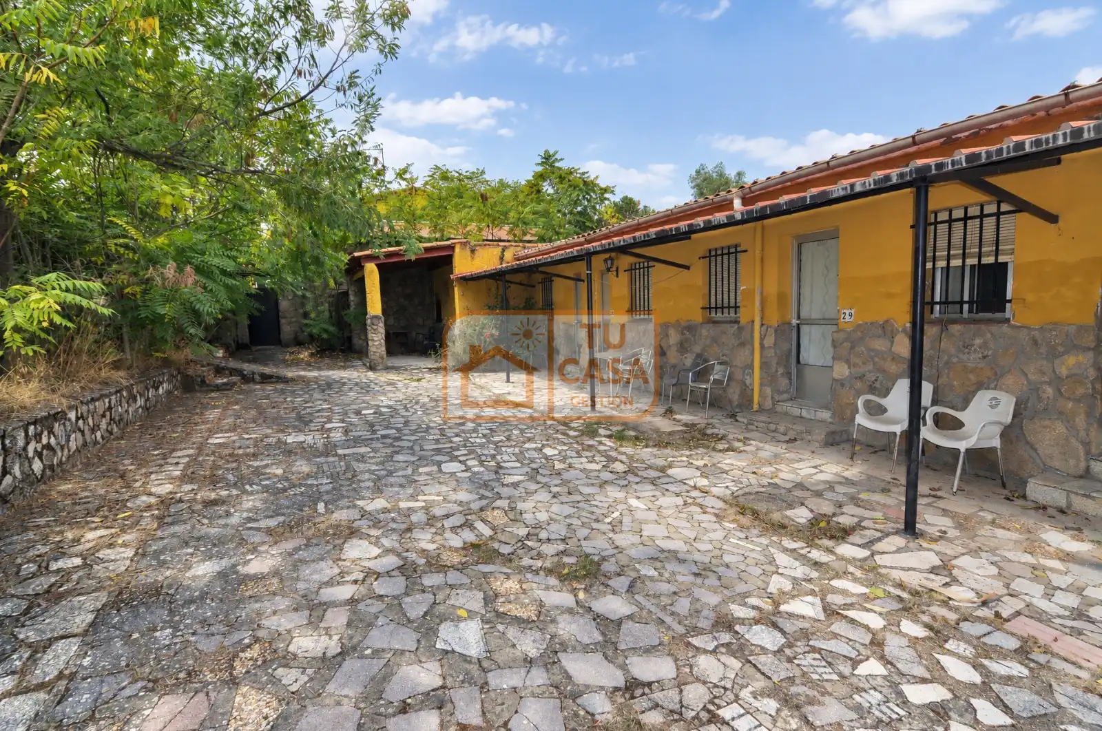 Vista exterior de Edificio en venta en Casar de Cáceres, Cáceres