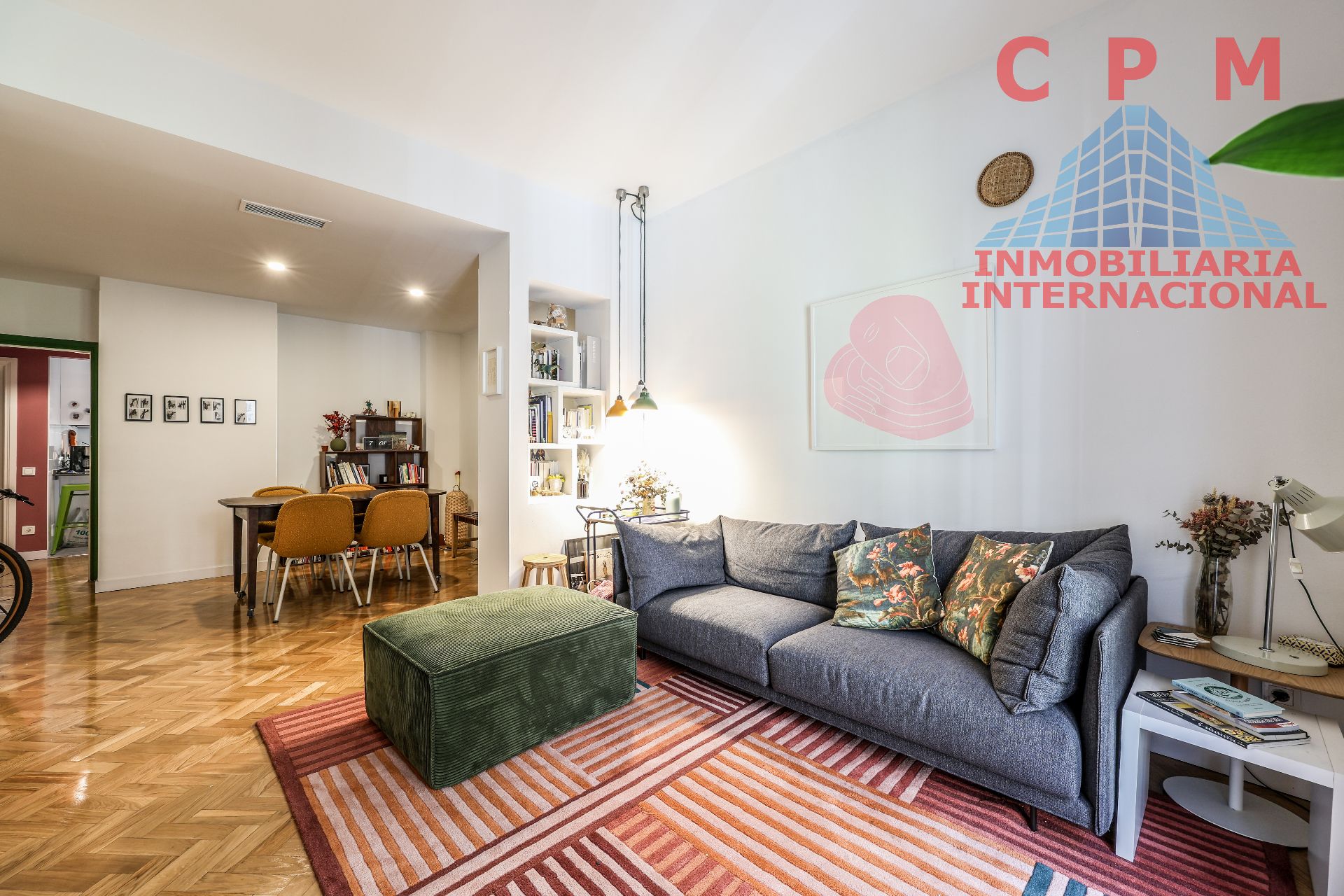 Living room of Flat to rent in  Madrid Capital  with Air Conditioner, Heating and Parquet flooring