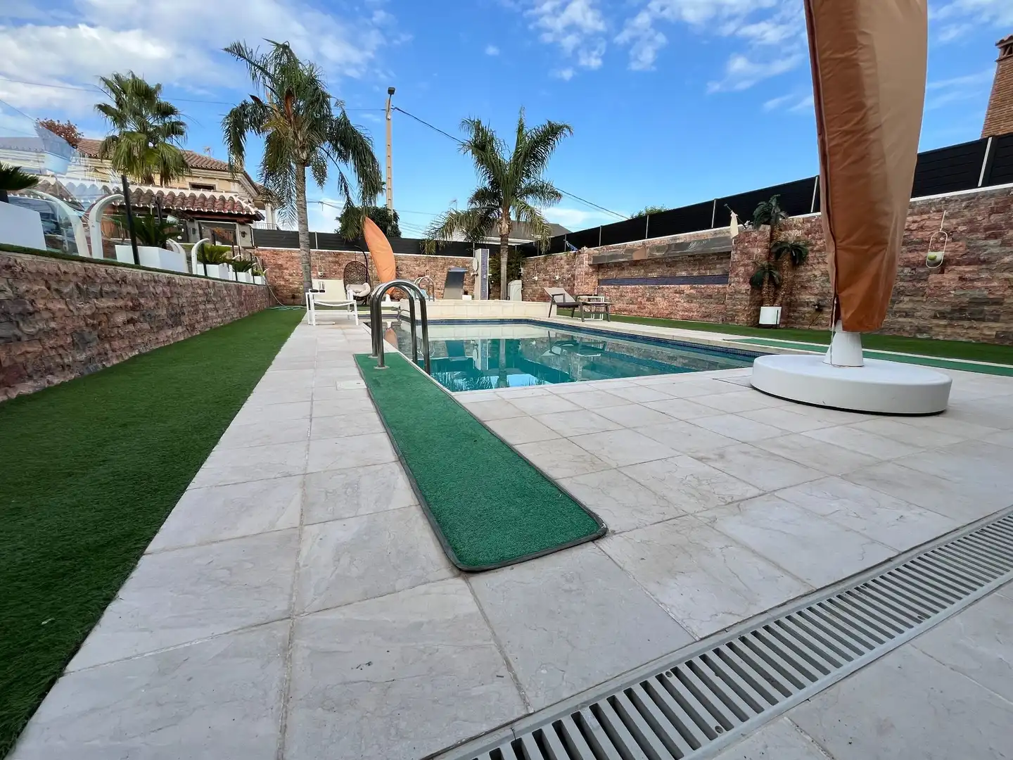 Piscina de Casa o chalet en venta en Torremolinos con Aire acondicionado, Calefacción y Jardín privado