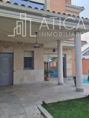 Terraza de Casa o chalet de alquiler en Carbajosa de la Sagrada con Calefacción, Terraza y Trastero