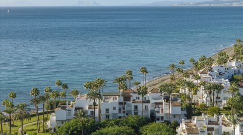 Exclusivo apartamento de 3 dormitorios y 3 baños en planta baja en la prestigiosa urbanización Alcazaba Beach, Estepona., imatge 2
