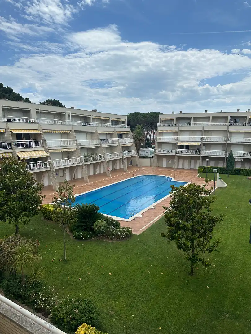 Piscina de Apartamento en venta en L'Escala con Calefacción, Terraza y Amueblado