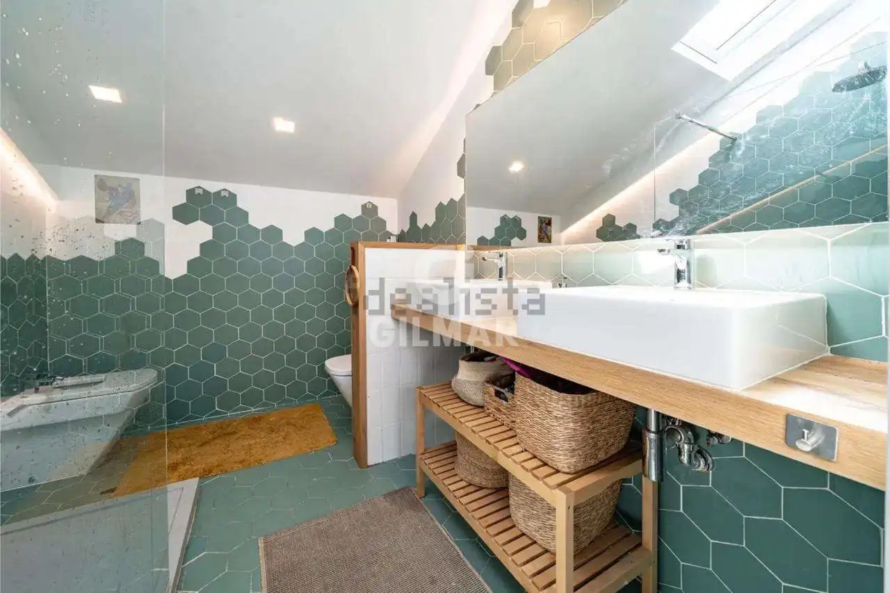 Bathroom of Office for sale in Madrid  with Heating