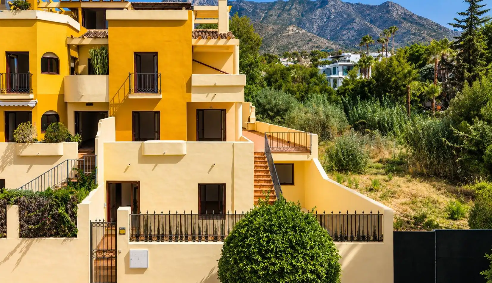 Casa pareada con terraza en venta en Calle Calle Sierra de Istán