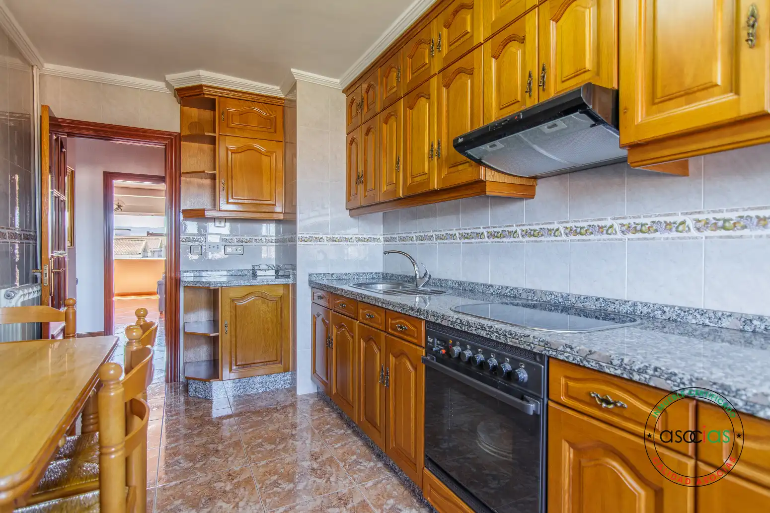 Cocina de Piso en venta en Gijón  con Calefacción y Jardín privado