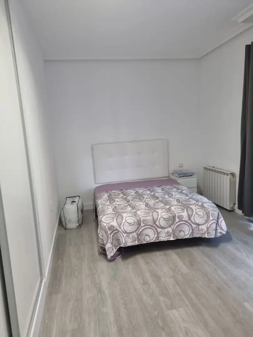 Habitación de Piso para compartir en Ávila con Calefacción, Parquet y Amueblado