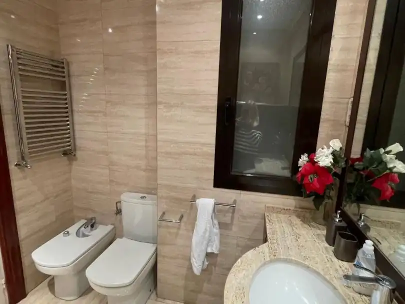 Baño de Piso en venta en Bilbao  con Terraza y Balcón
