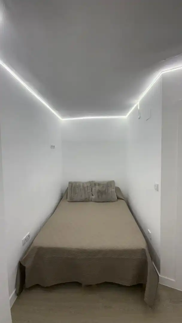 Dormitori de Apartament de lloguer en Alicante / Alacant amb Aire condicionat, Piscina i Moblat