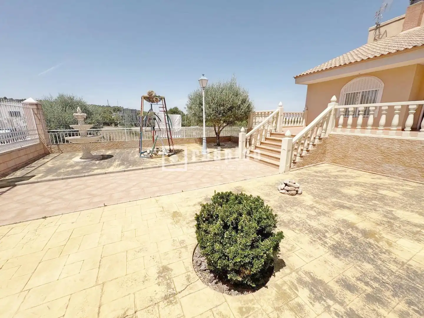 Casa amb piscina en venda a La Alcayna