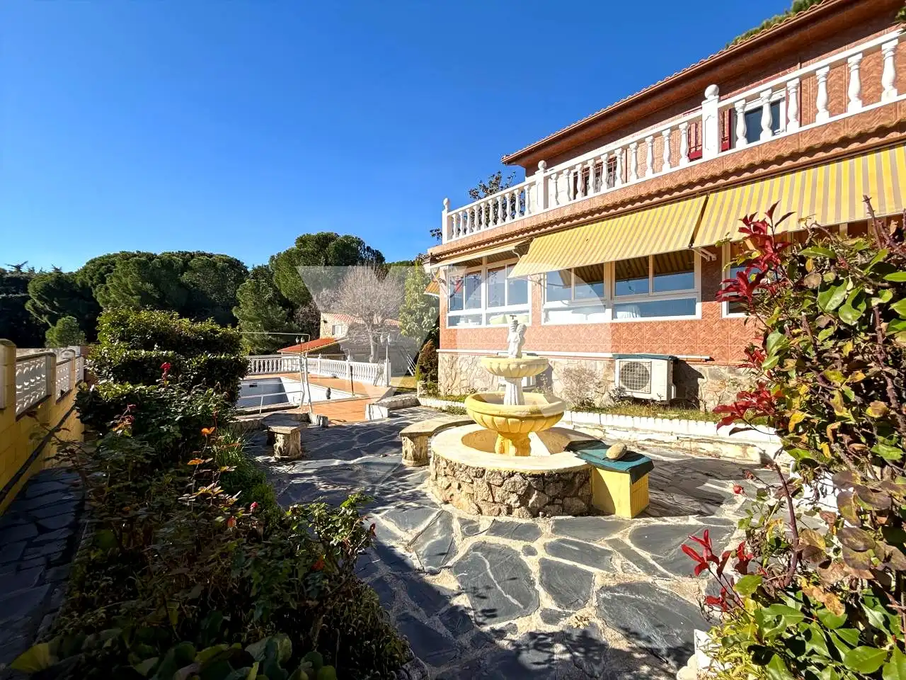 Vista exterior de Casa o chalet en venta en Ribatejada con Jardín privado, Terraza y Piscina