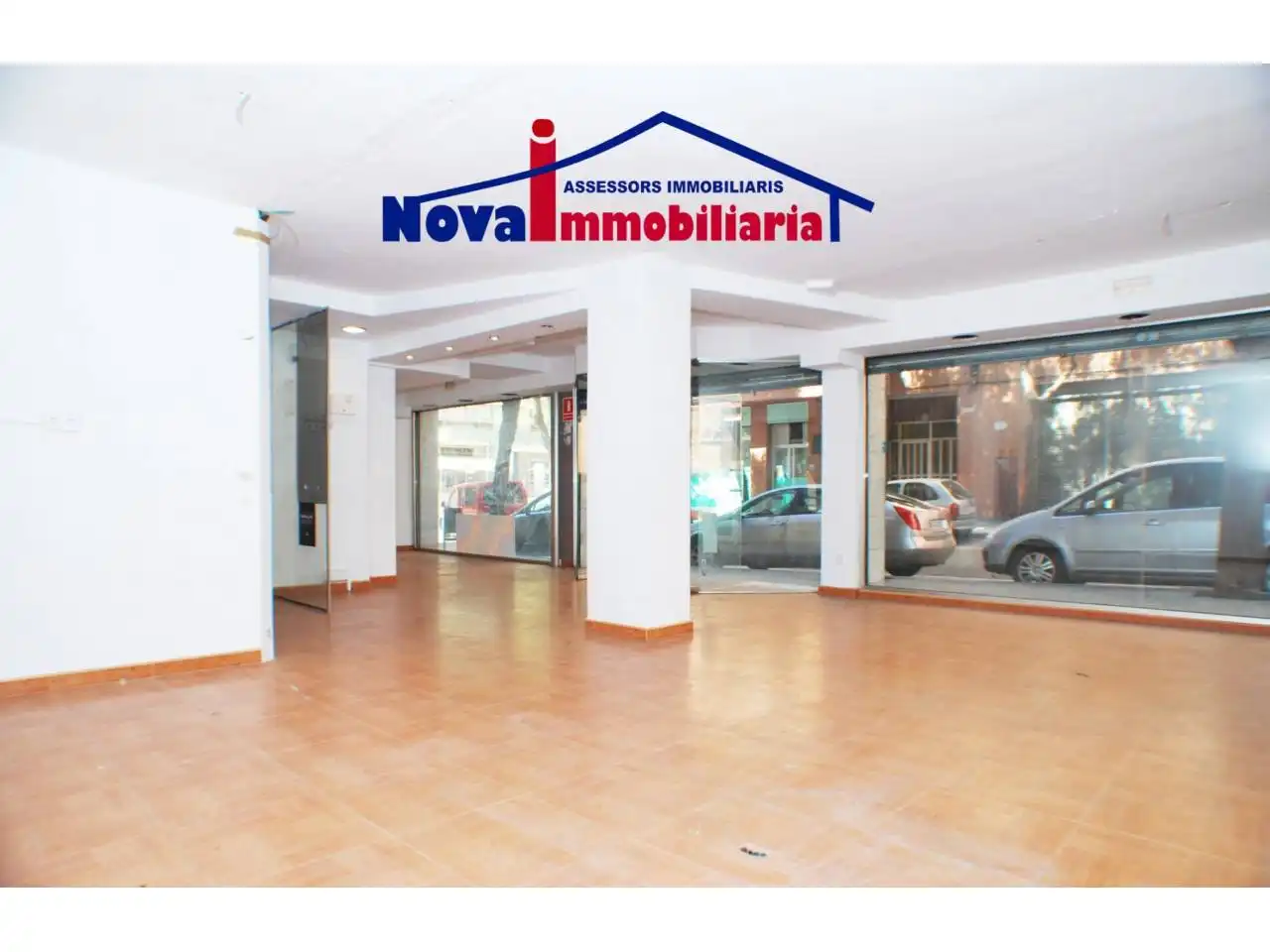 Business premises for sale in Calle Salvador Baroné, imagen 2