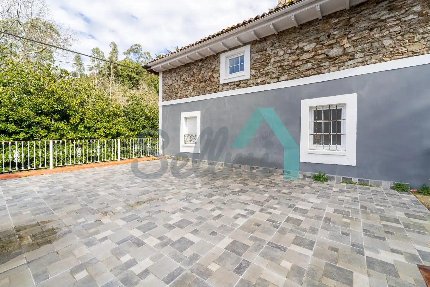 Vista exterior de Casa o xalet en venda en Cudillero amb Terrassa